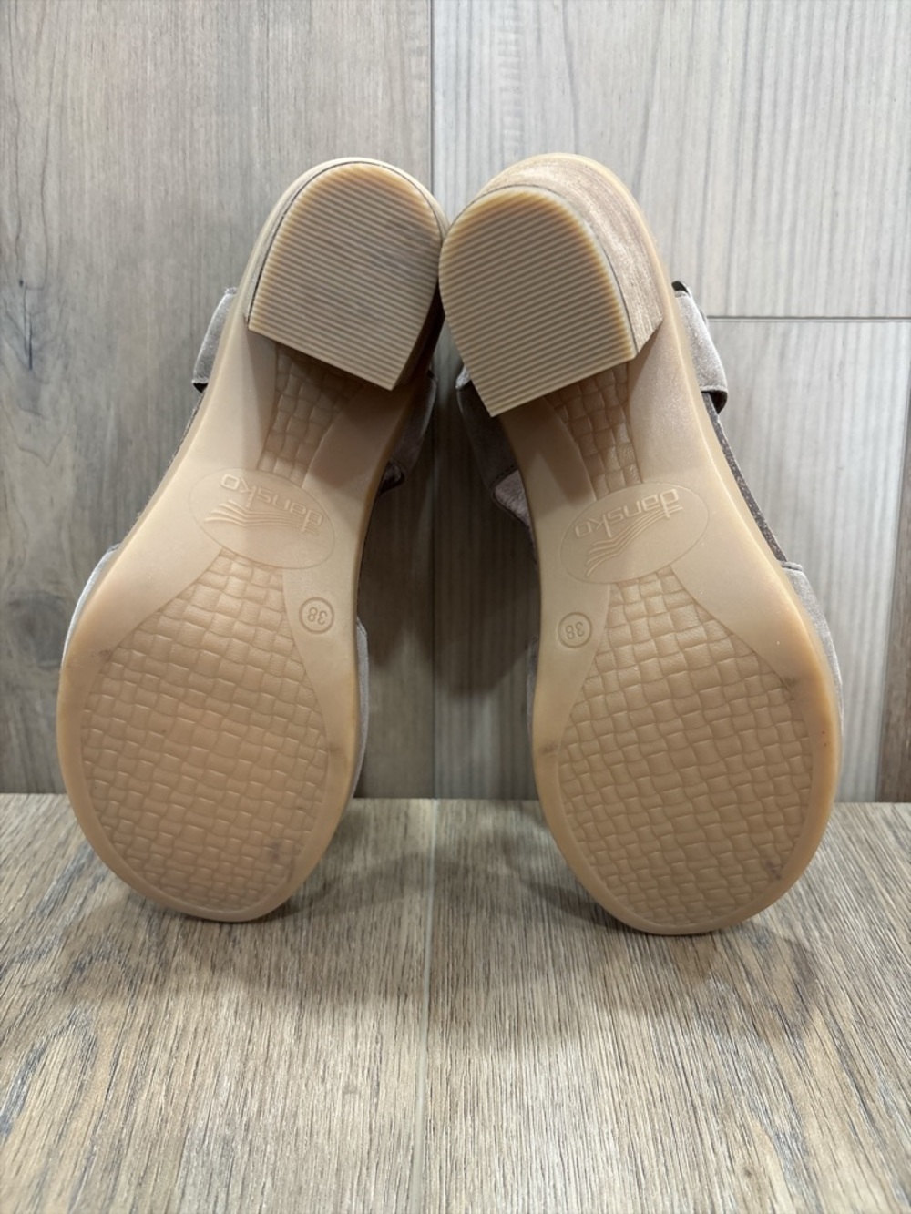 Dansko Deandra Stacked Heel Embellished Studded Buckle Sandal size 38 EUC - Picture 3 of 7